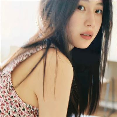 黑色丽人